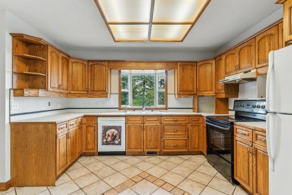 De Winton, AB T1S 3Y9,290003 96 ST E