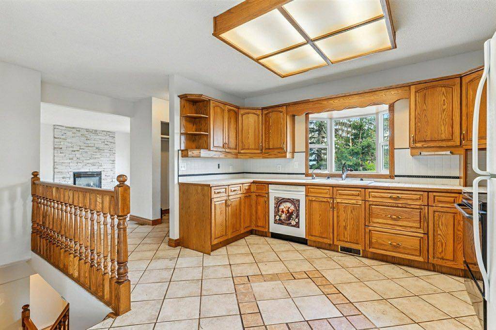 De Winton, AB T1S 3Y9,290003 96 ST E