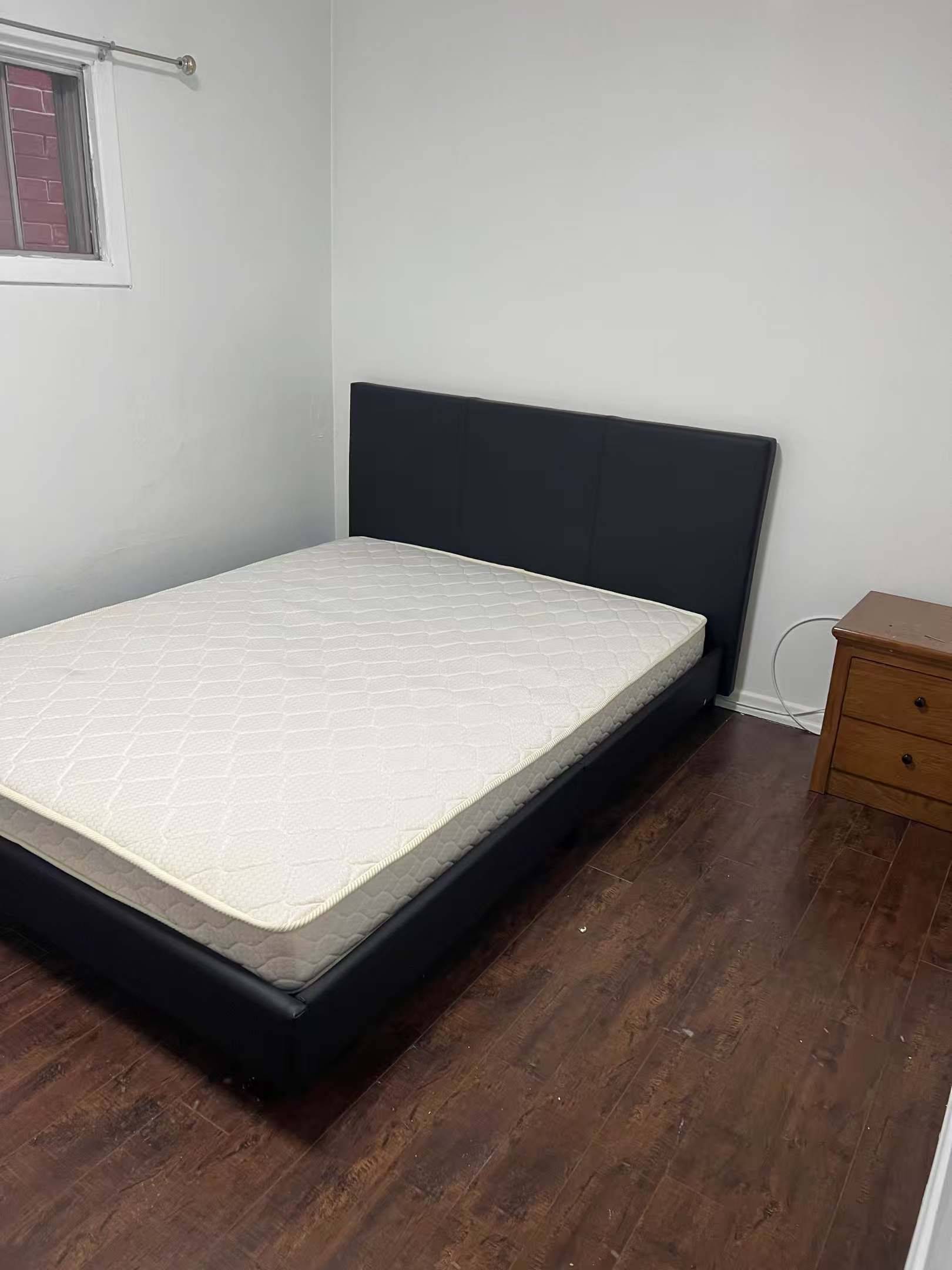 Toronto C01, ON M6J 2G4,137 Markham ST