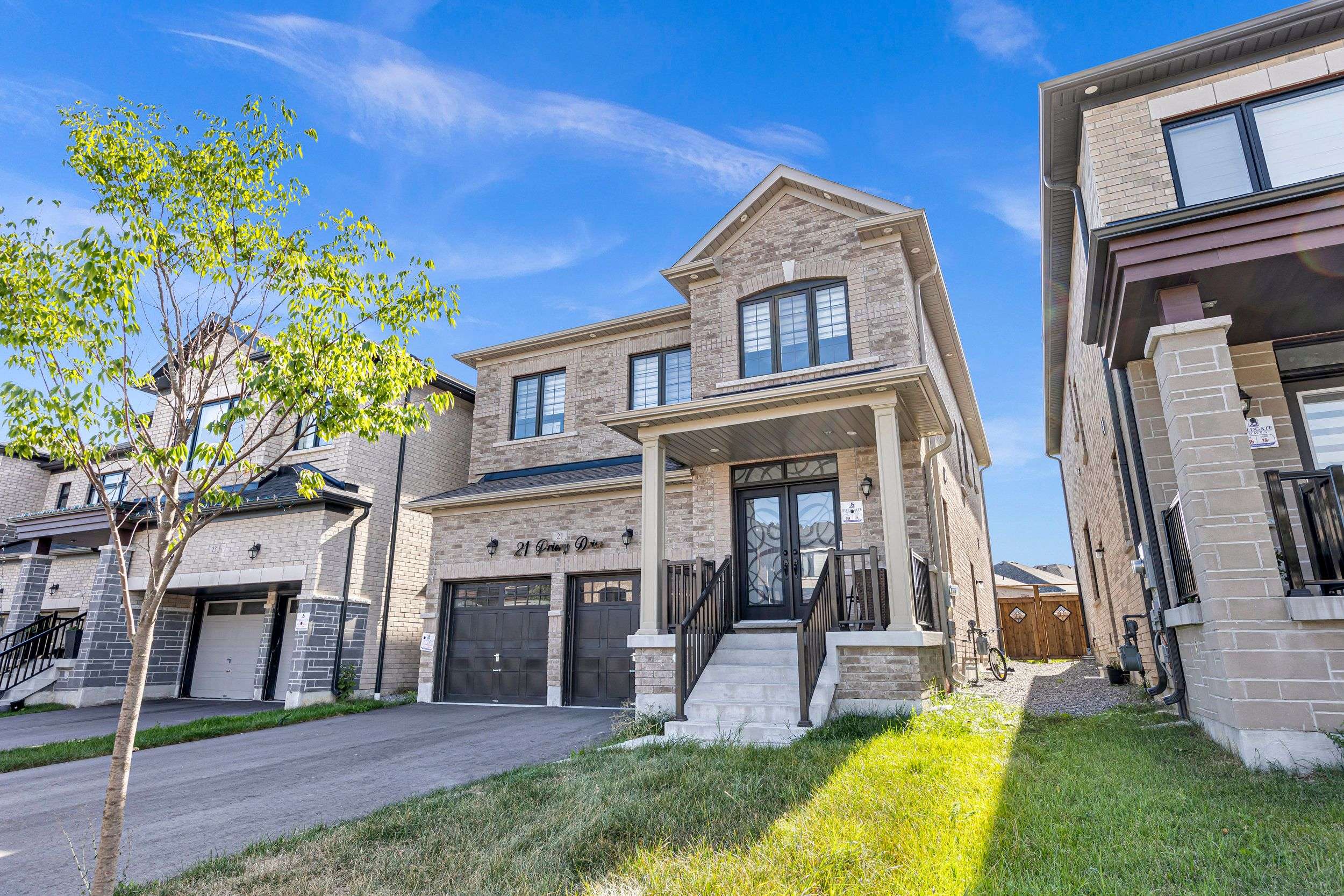 Whitby, ON L1P 0K9,21 Priory DR