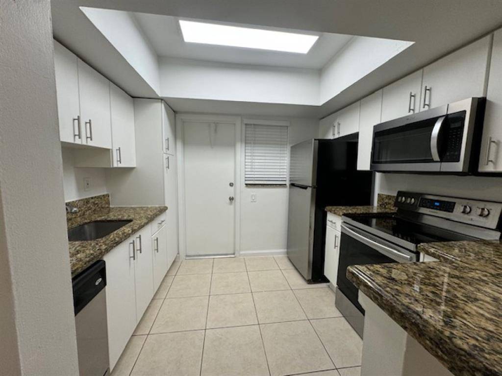 Hollywood, FL 33021,3601 Van Buren St #9