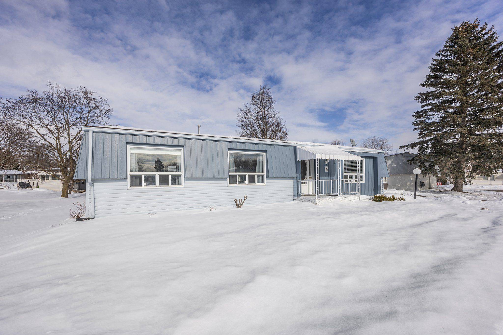 Innisfil, ON L9S 1P4,4 Linden LN