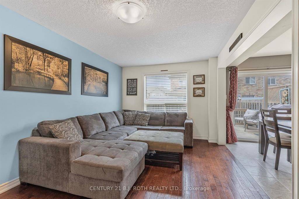 Barrie, ON L4N 9P8,24 Southwoods CRES #88