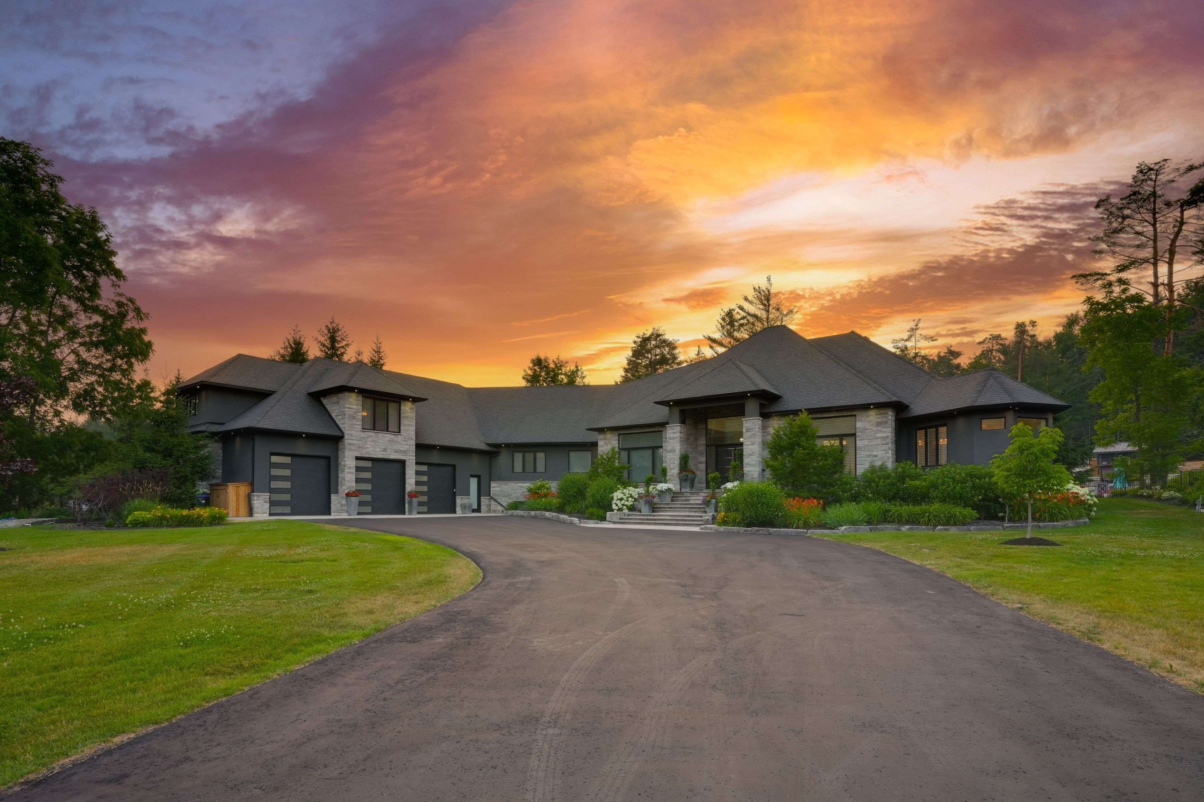 Springwater, ON L9X 0P3,8 Midves CT