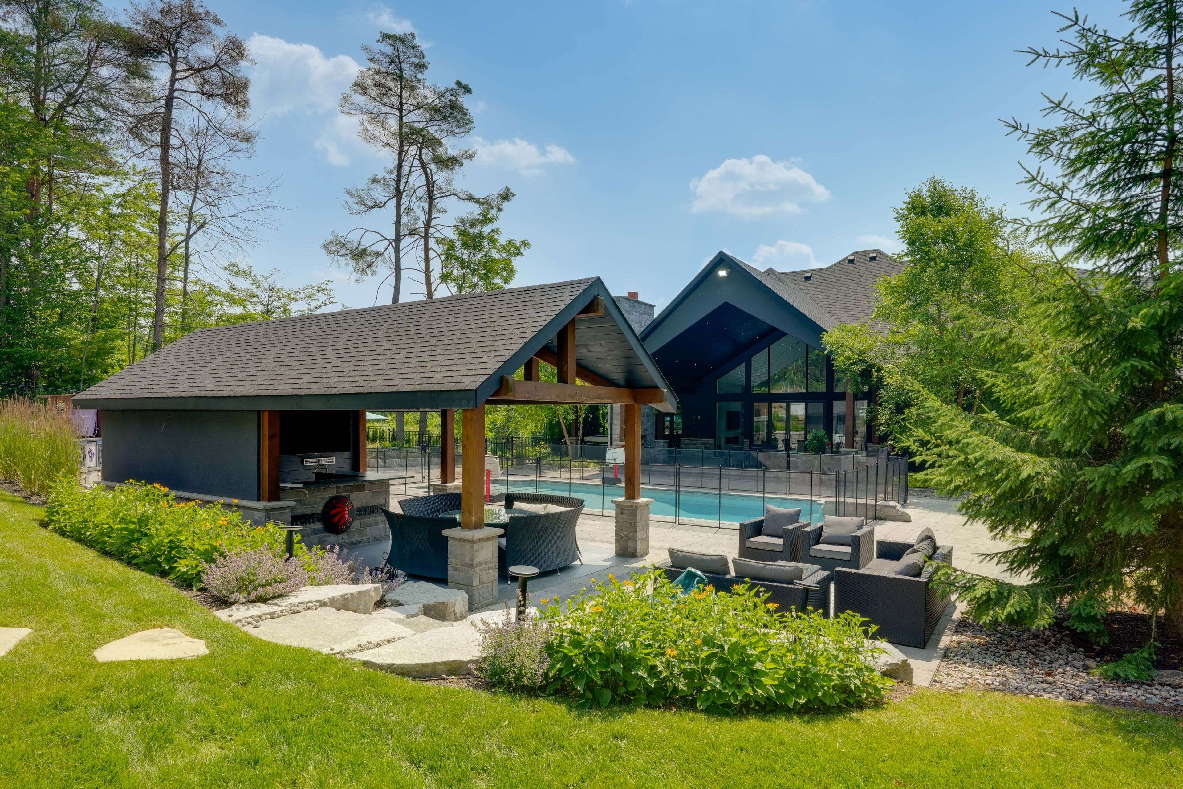 Springwater, ON L9X 0P3,8 Midves CT