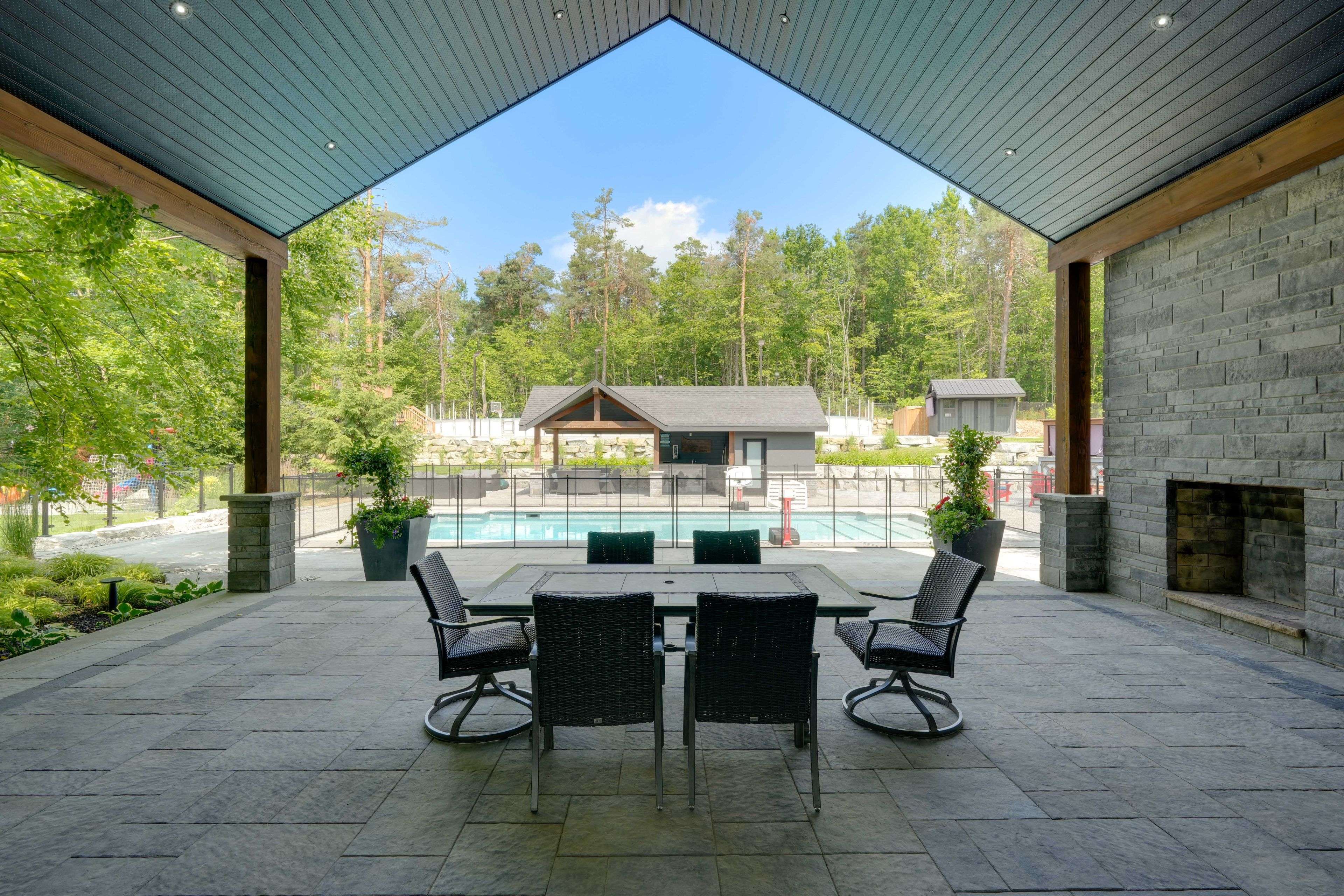 Springwater, ON L9X 0P3,8 Midves CT