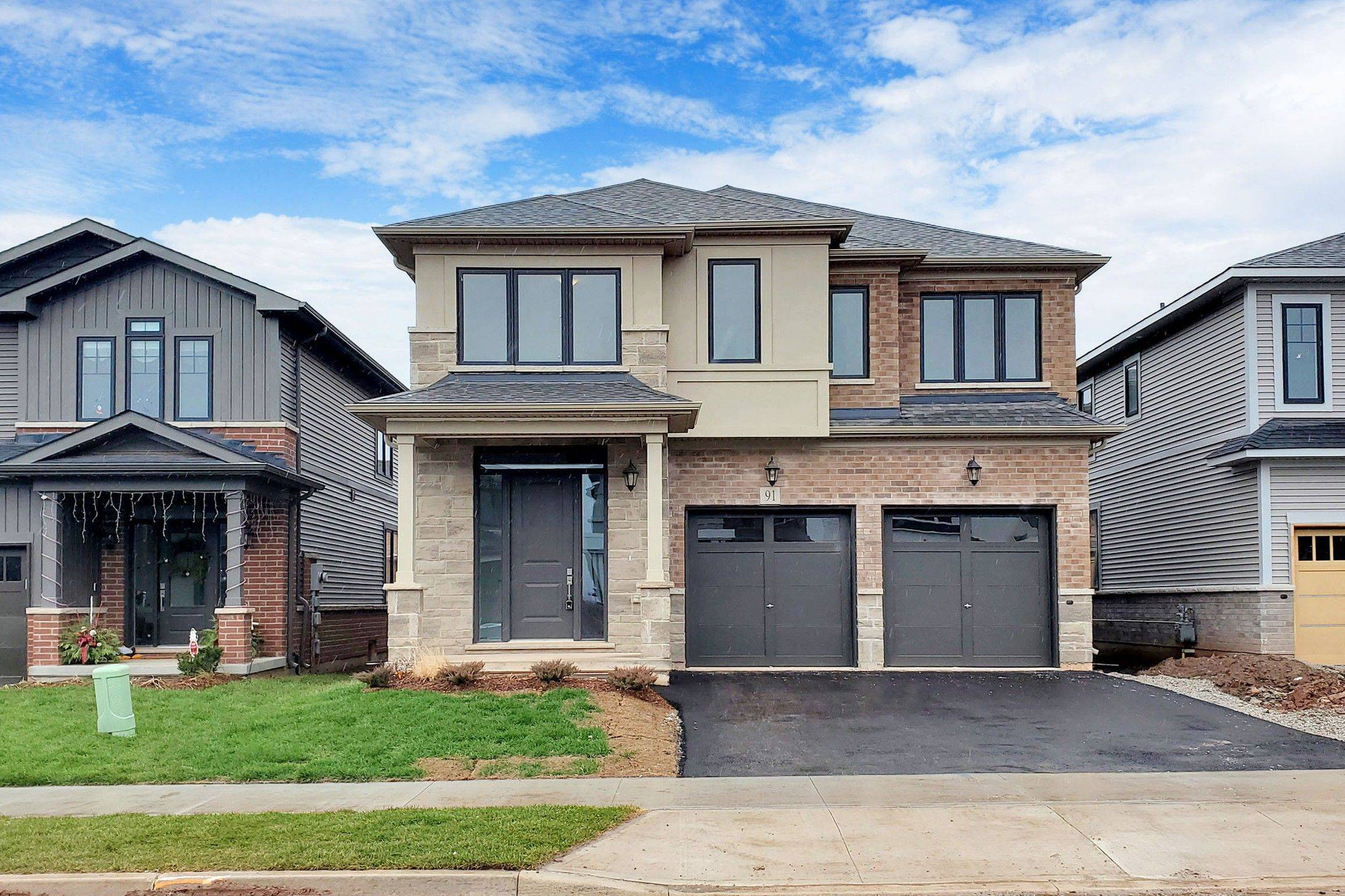 Hamilton, ON L8E 0K9,91 Starfire CRES