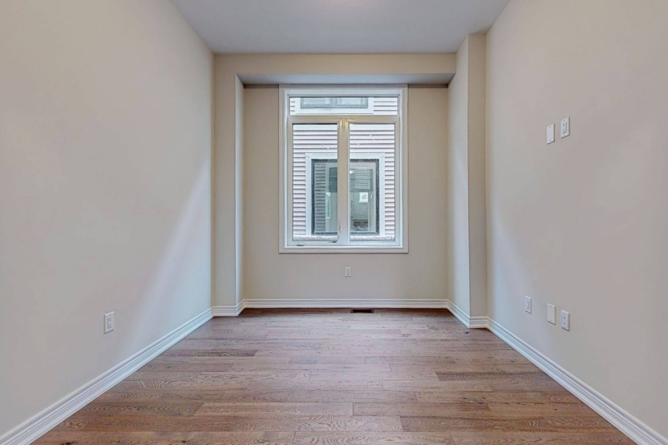 Hamilton, ON L8E 0K9,91 Starfire CRES