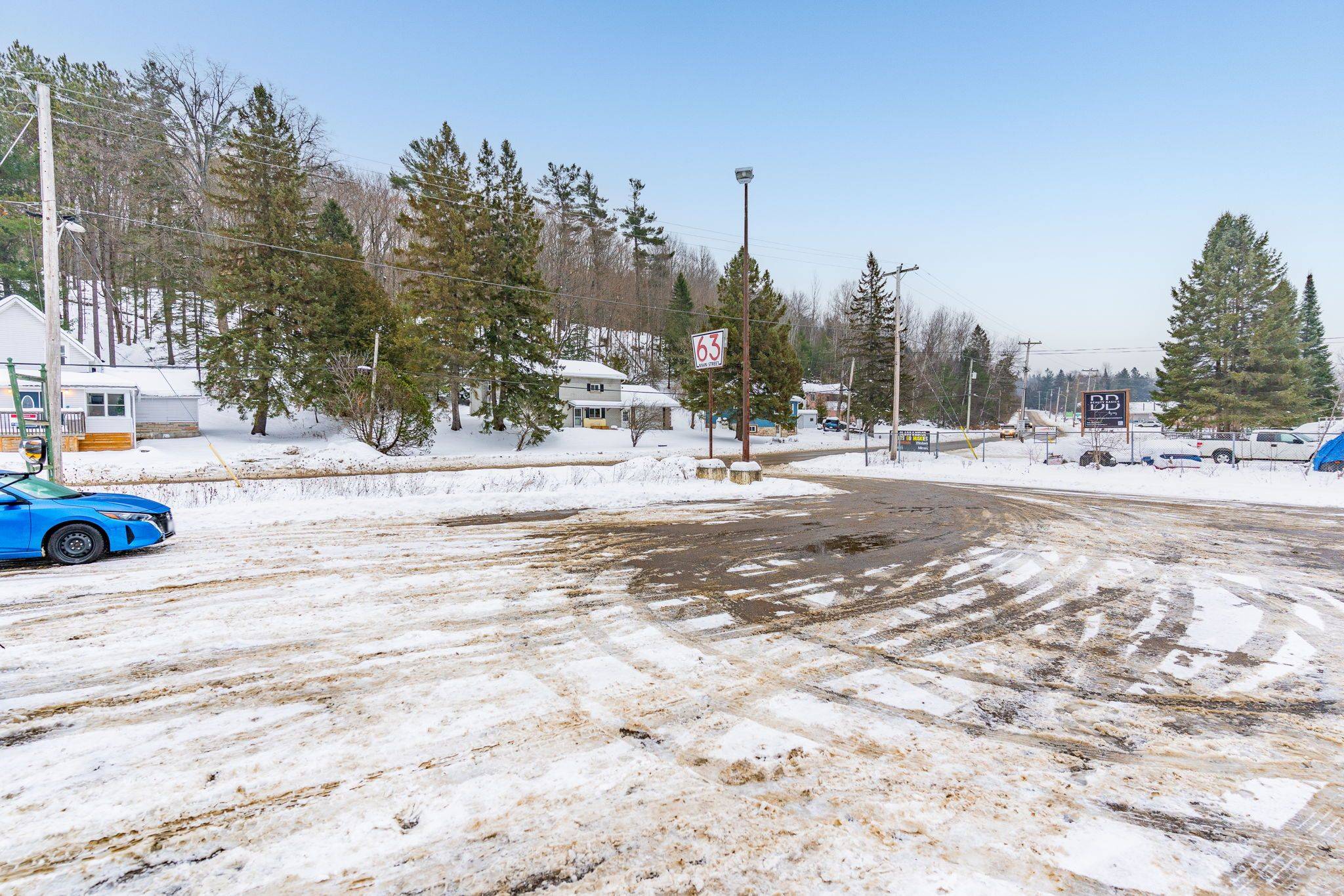 Minden Hills, ON K0M 2K0,61 BOBCAYGEON RD