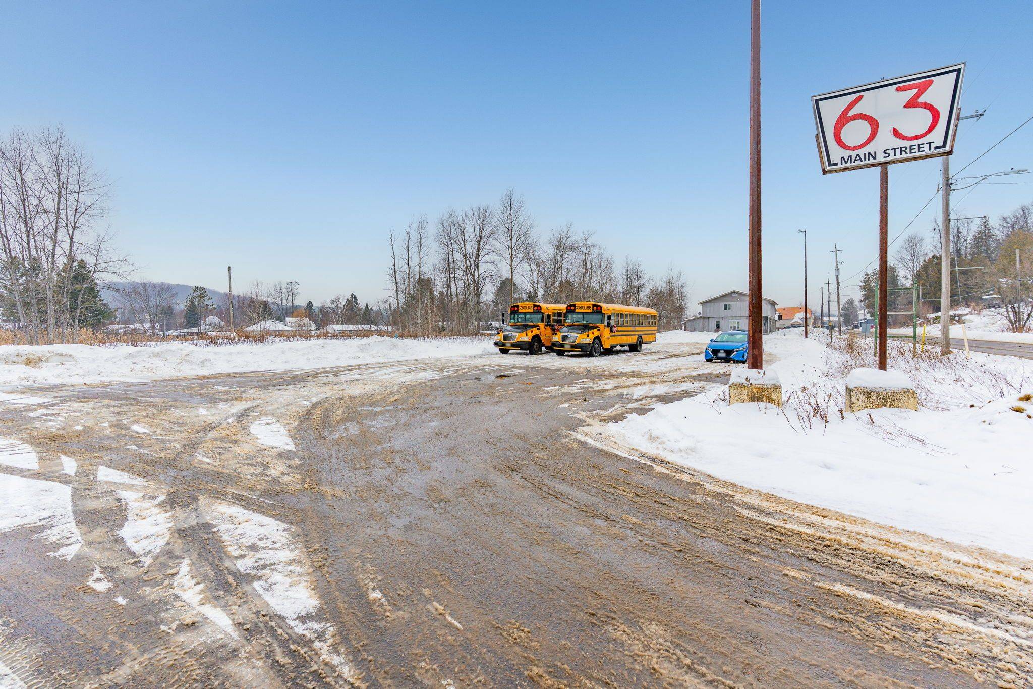 Minden Hills, ON K0M 2K0,61 BOBCAYGEON RD