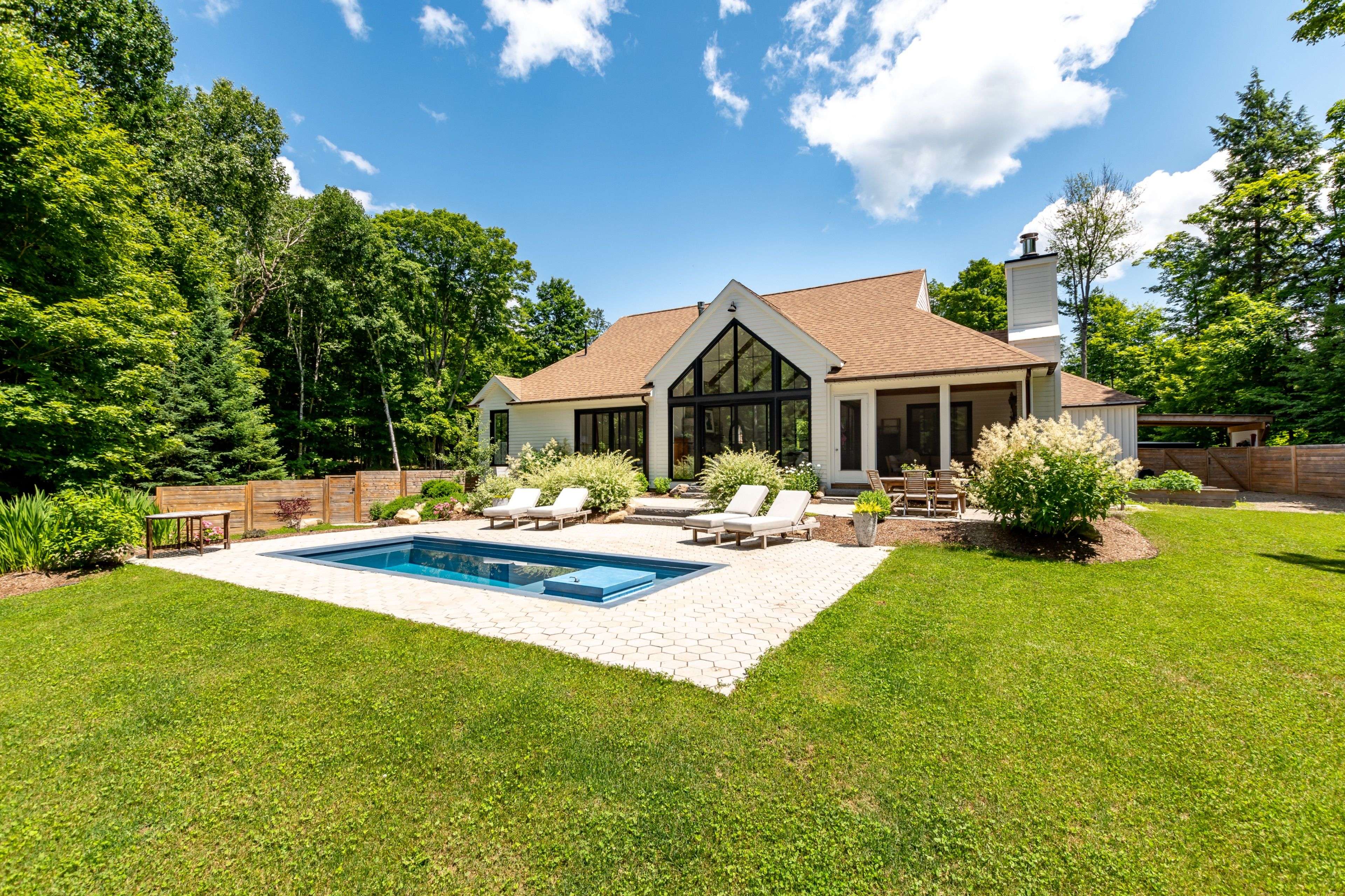 Huntsville, ON P1H 2N5,350 Skyhills RD