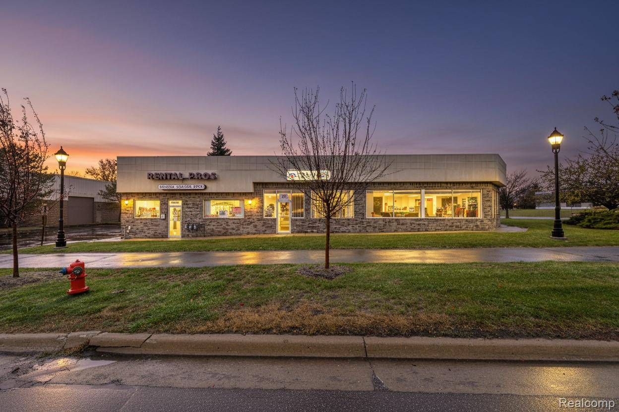 1989 N Opdyke RD #A, Auburn Hills, MI 48326