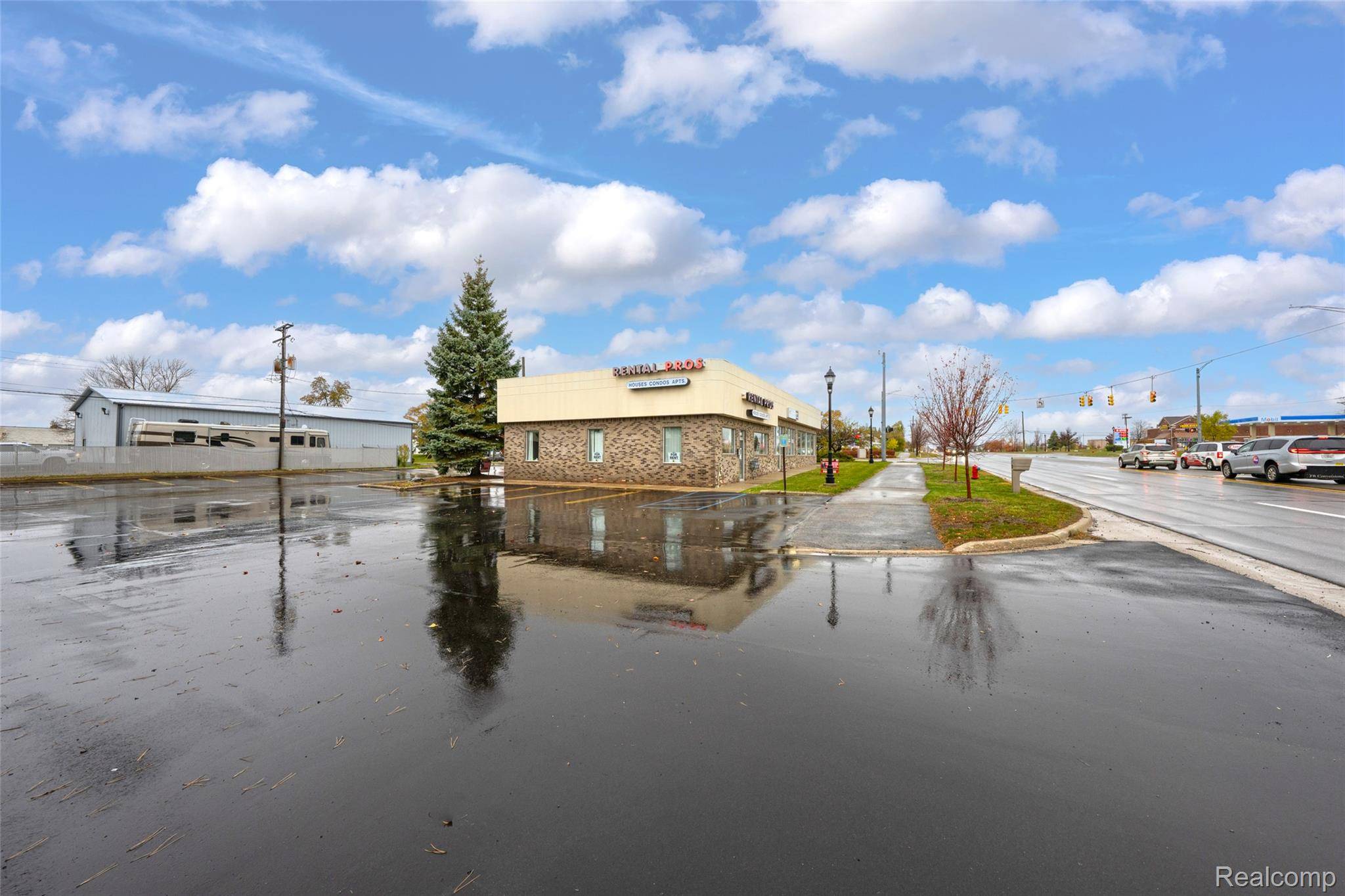 1989 N Opdyke RD #A, Auburn Hills, MI 48326