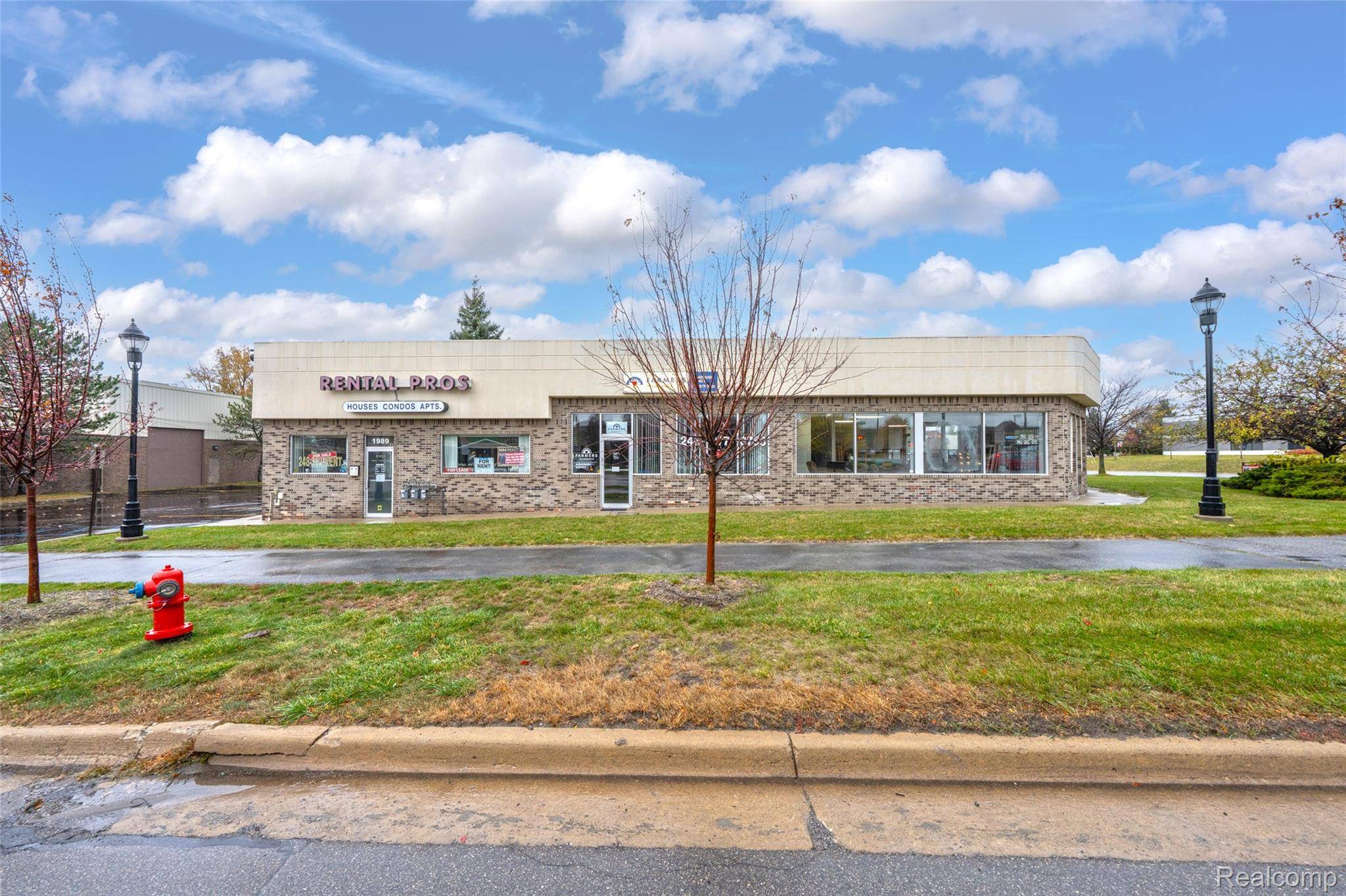 1989 N Opdyke RD #A, Auburn Hills, MI 48326