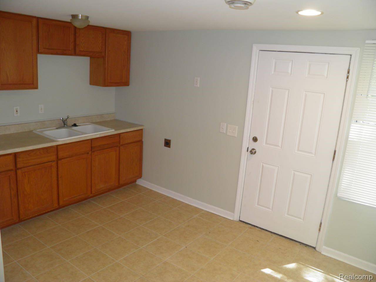 Farmington Hills, MI 48336,21142 ONTAGA ST