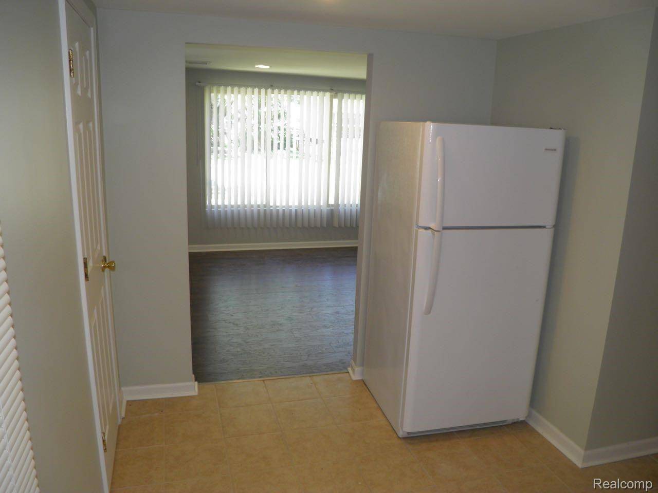 Farmington Hills, MI 48336,21142 ONTAGA ST