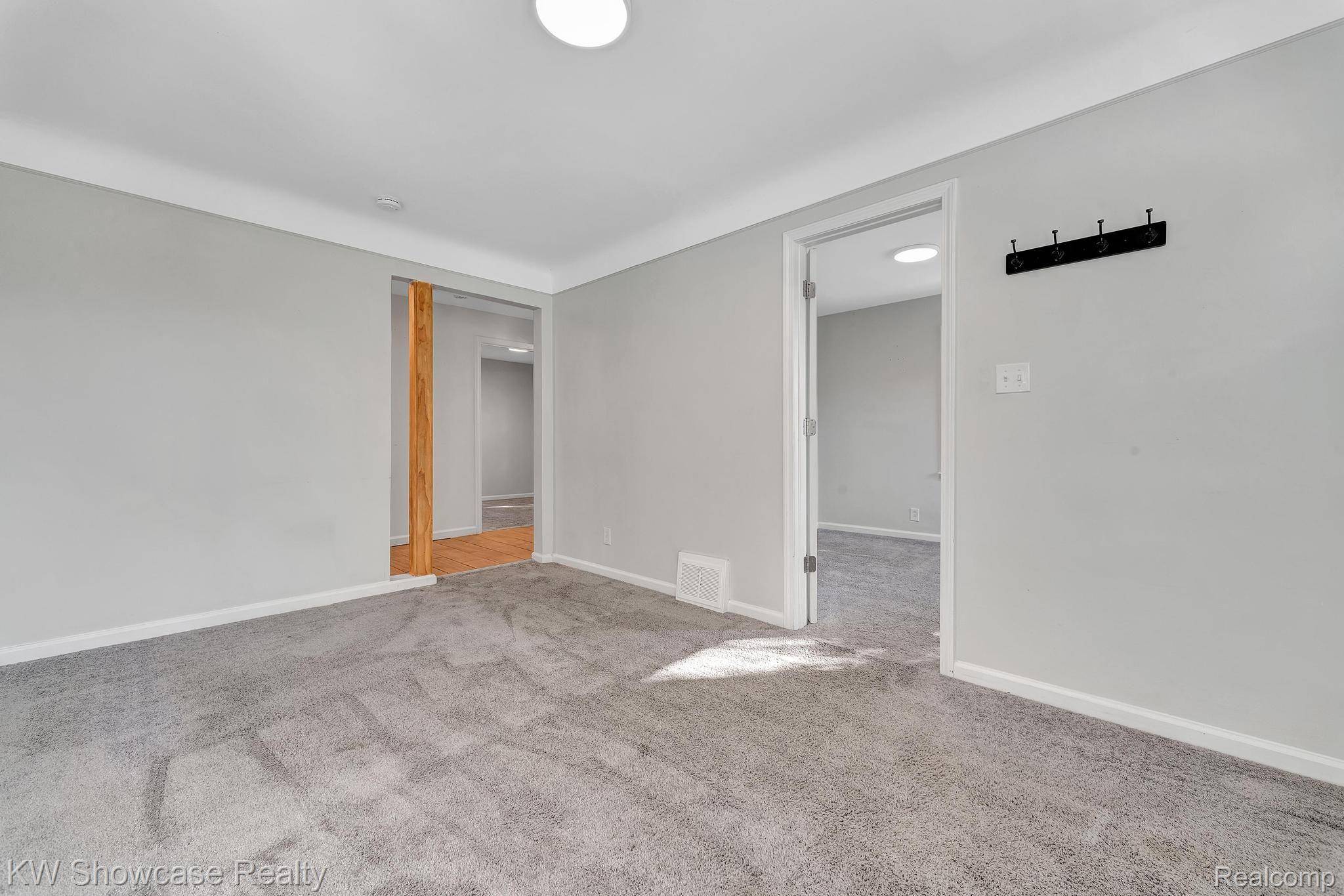 Southfield, MI 48033,20752 INKSTER RD