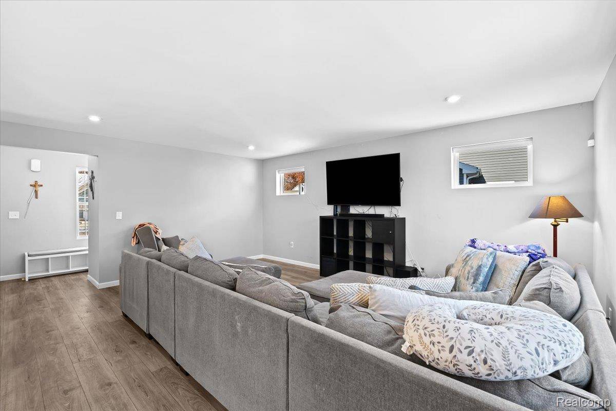 Linden, MI 48451,220 Laura LN