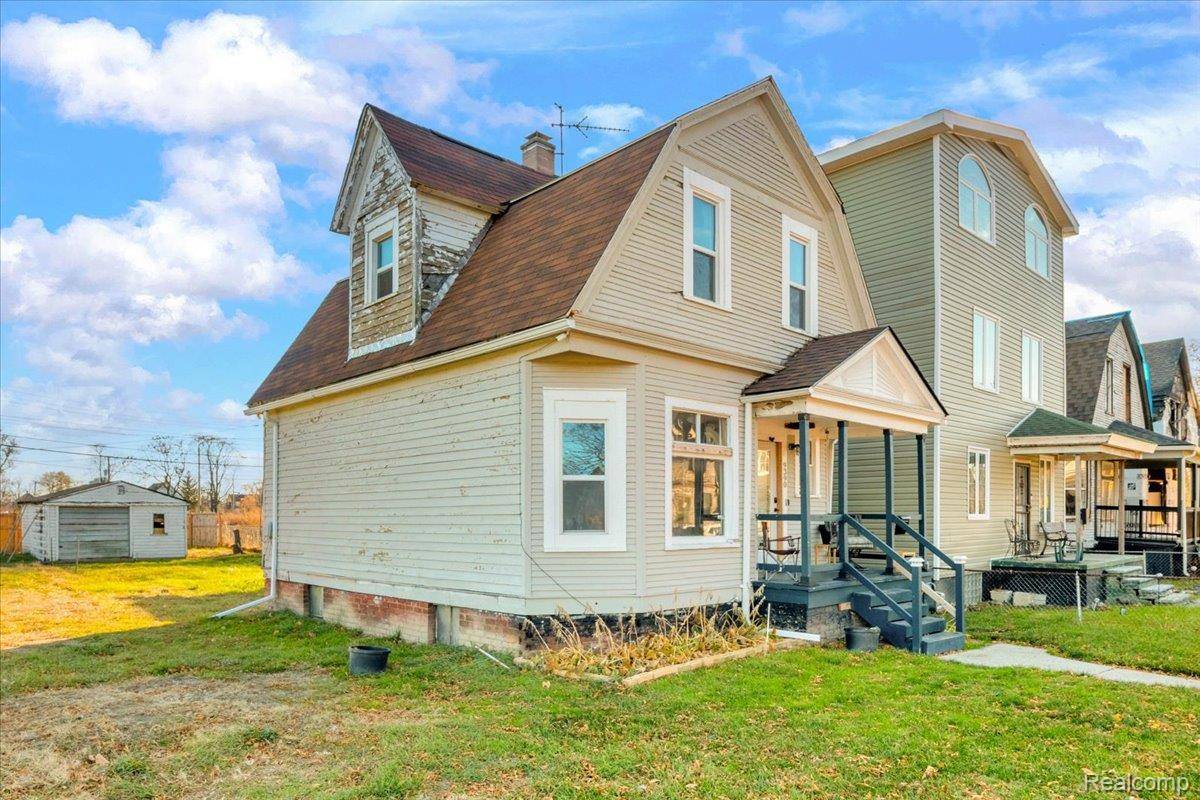 Detroit, MI 48214,9390 Emmons