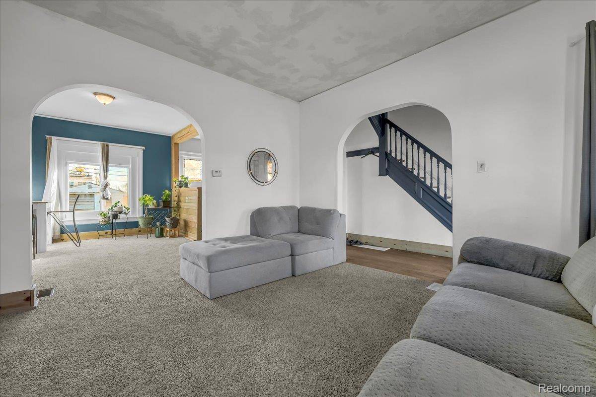 Detroit, MI 48214,9390 Emmons