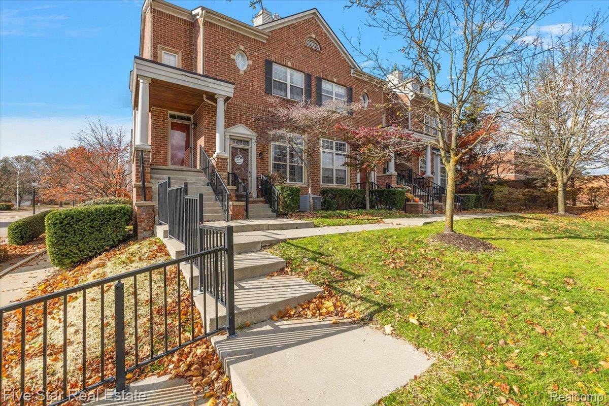 Livonia, MI 48154,16924 Farmington RD #93