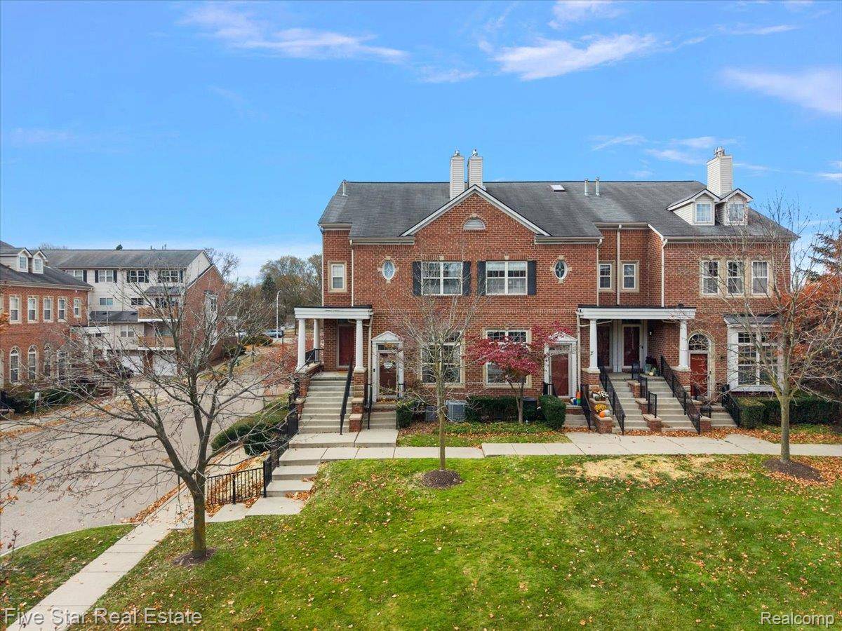 Livonia, MI 48154,16924 Farmington RD #93