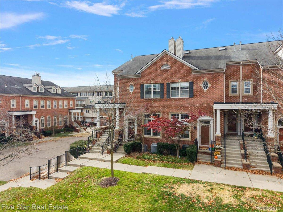 Livonia, MI 48154,16924 Farmington RD #93