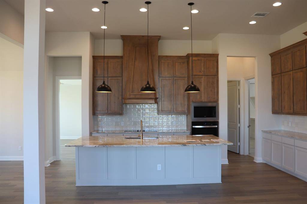 Hewitt, TX 76643,1328 Tahonta