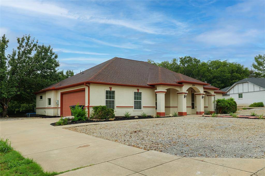 Fort Worth, TX 76179,8809 Glen Hollow Drive