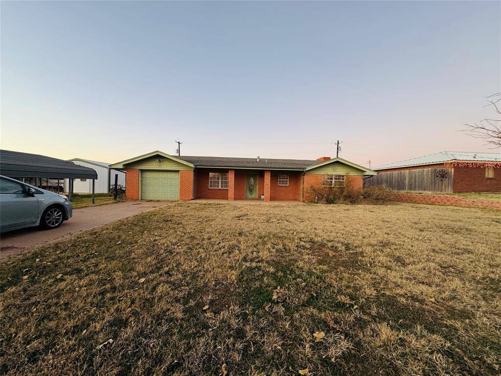 Rotan, TX 79546,1111 E Sammy Baugh Avenue