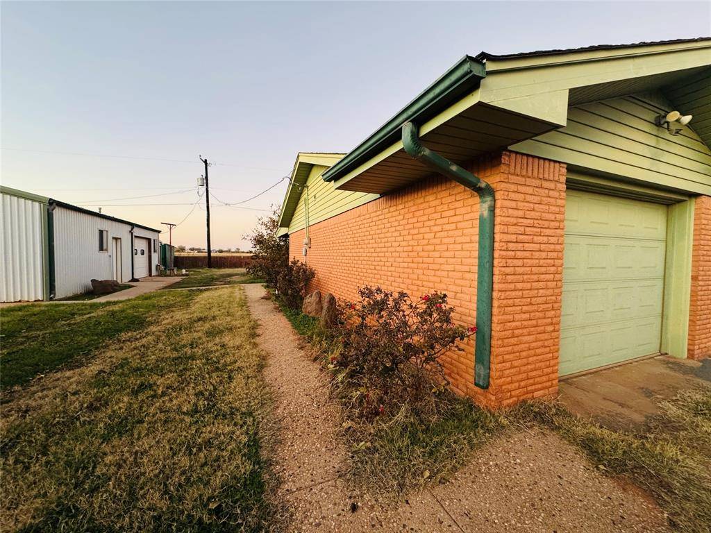 Rotan, TX 79546,1111 E Sammy Baugh Avenue