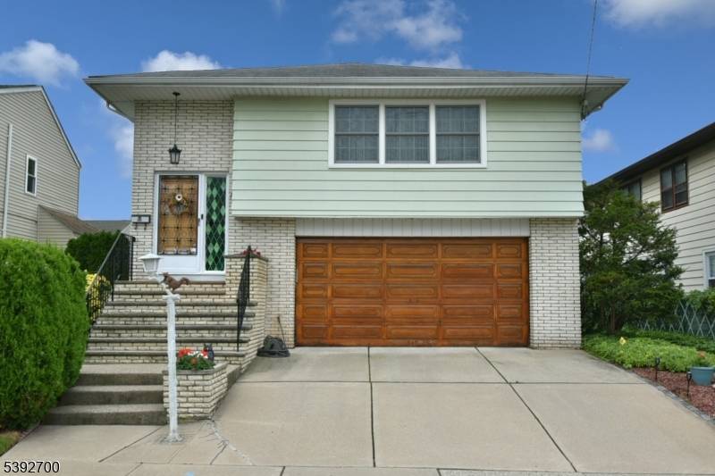 Lodi Boro, NJ 07644,252 Paterson Ave