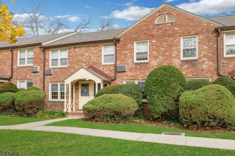 Chatham Boro, NJ 07928,380 Main St Unit19