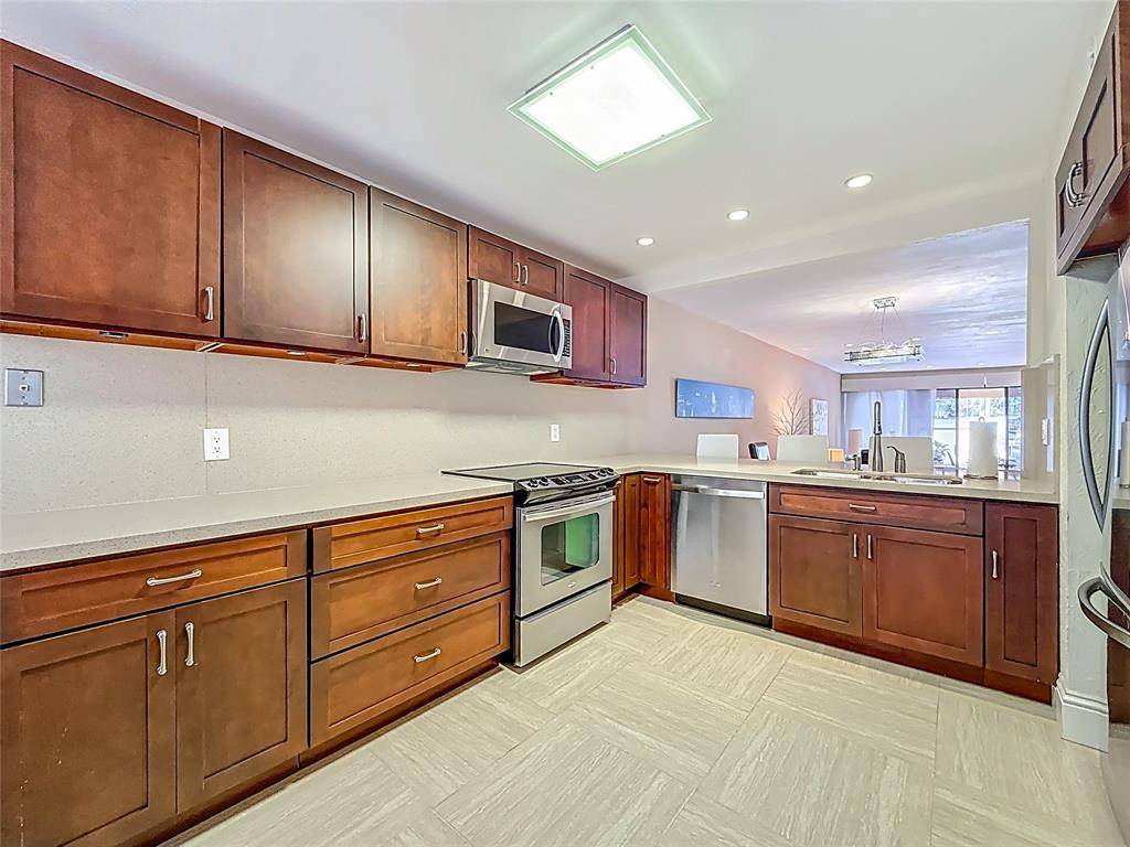 Fort Lauderdale, FL 33301,424 Hendricks Isle #11