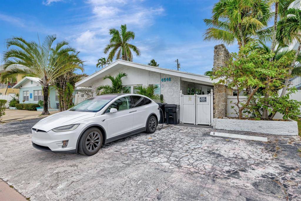 Lauderdale By The Sea, FL 33313,4548 N Ocean #4