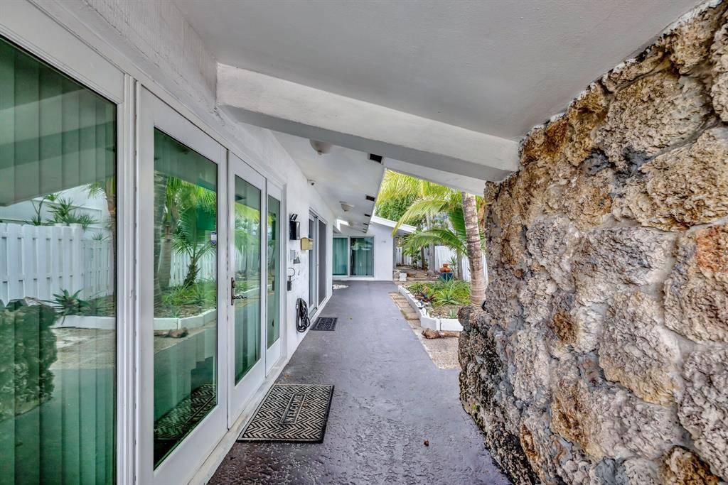 Lauderdale By The Sea, FL 33313,4548 N Ocean #4