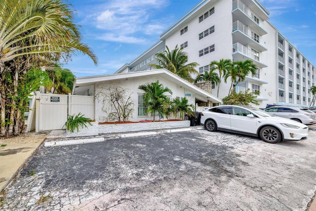 Lauderdale By The Sea, FL 33313,4548 N Ocean #5