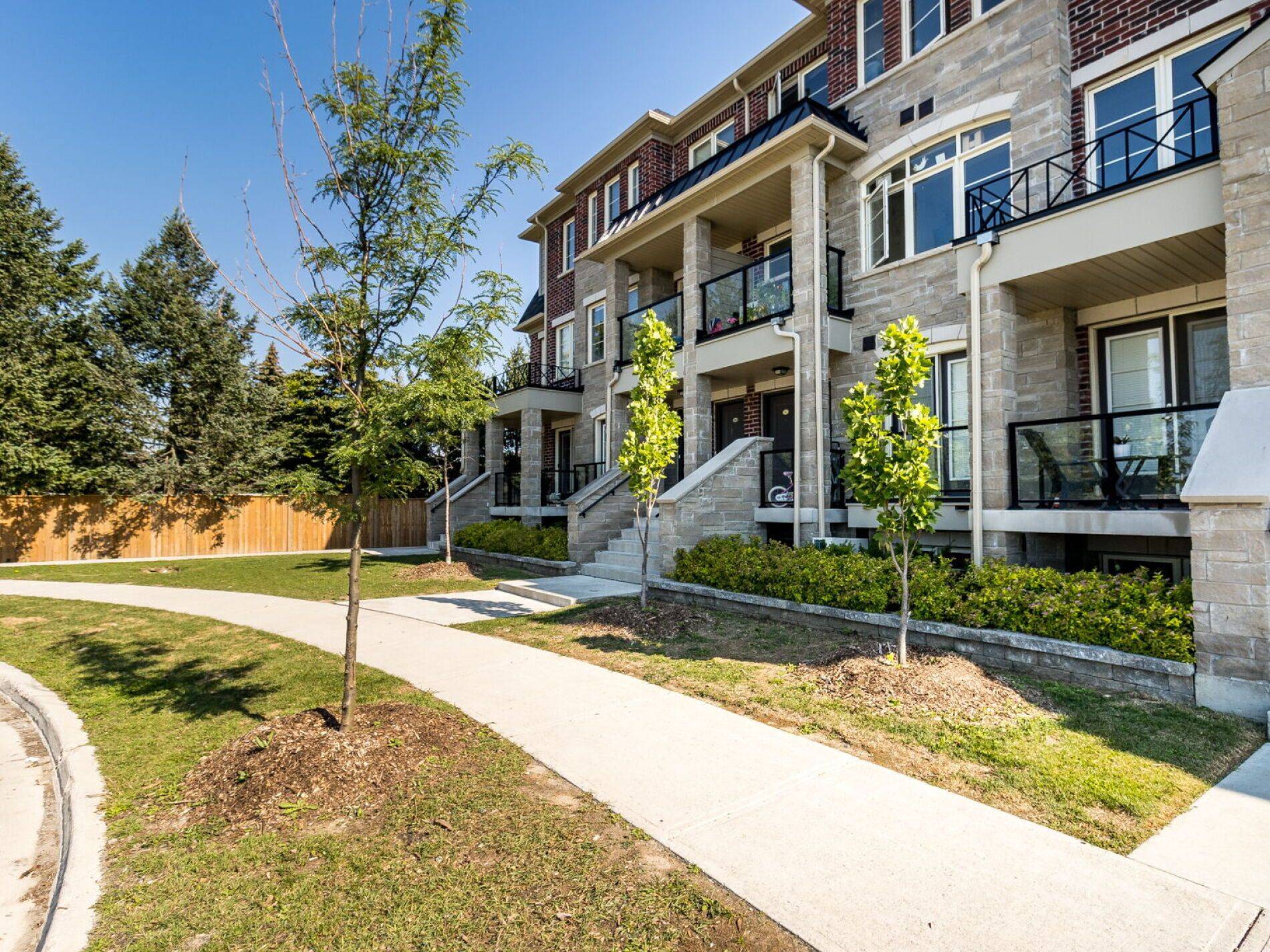 Brampton, ON L7A 4S6,200 Veterans DR #09