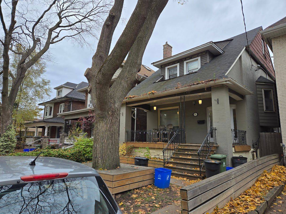 Hamilton, ON L8M 2K1,17 Fairleigh AVE S