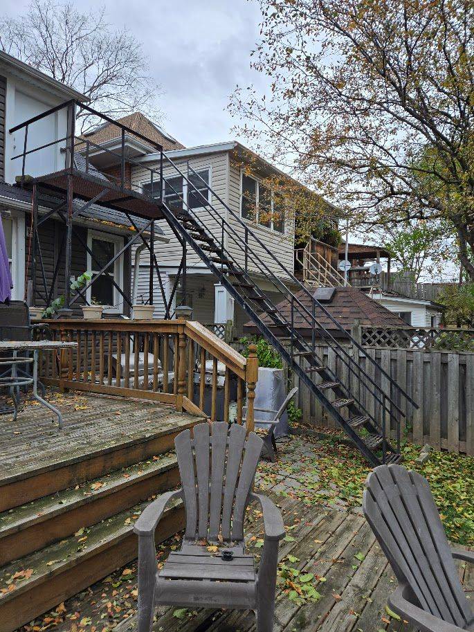 Hamilton, ON L8M 2K1,17 Fairleigh AVE S