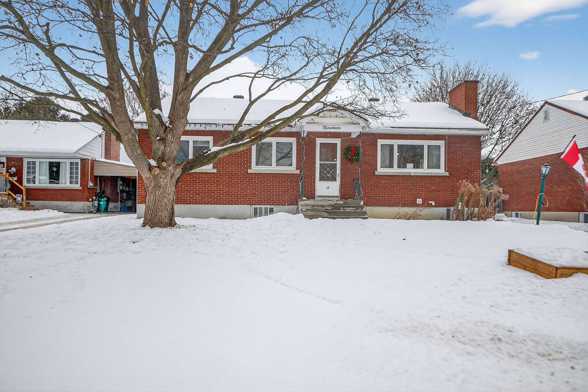 Cyrville - Carson Grove - Pineview, ON K1J 6R1,19 Mowat ST