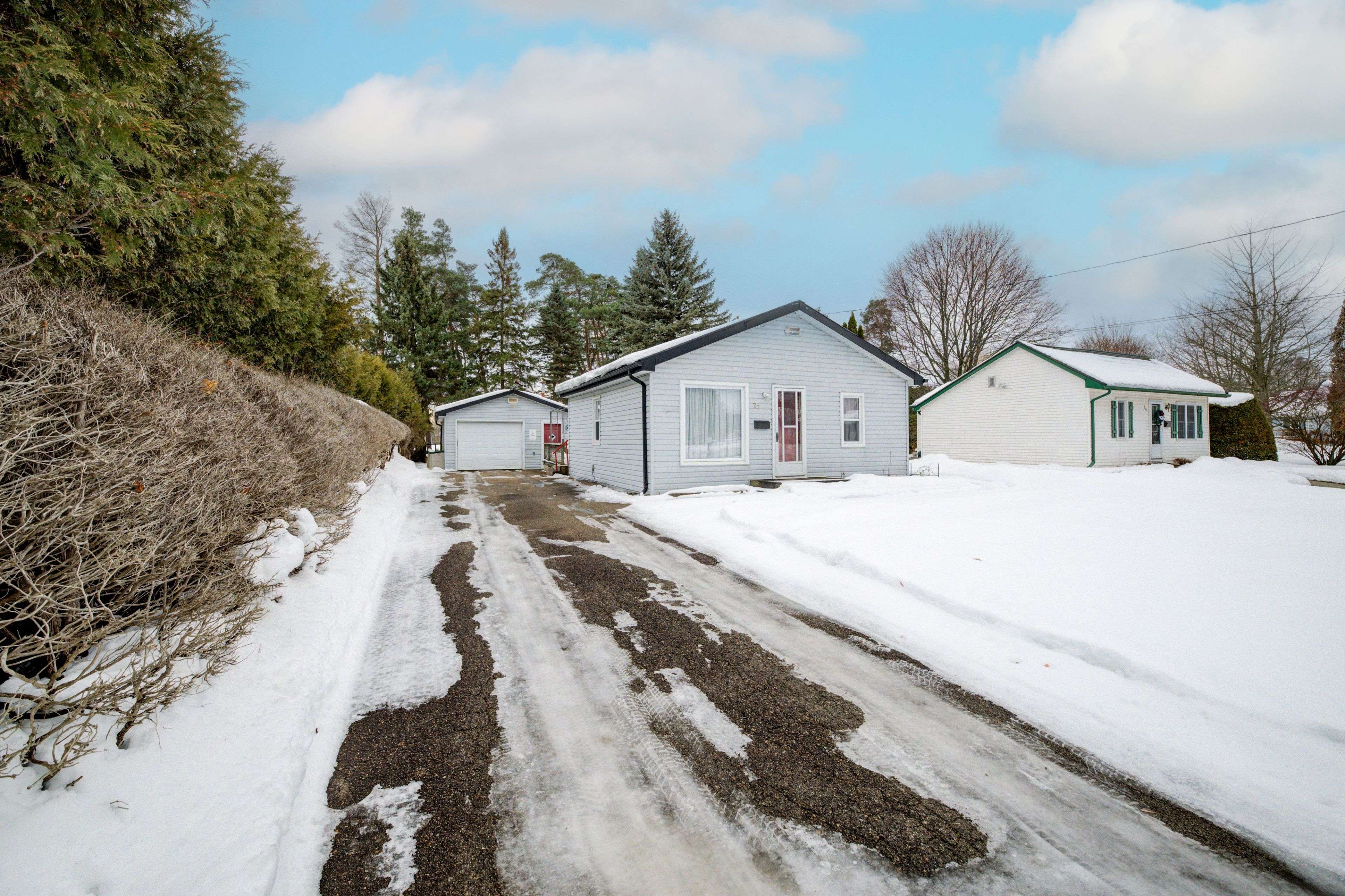 Norwich, ON N0J 1P0,27 North Court ST W