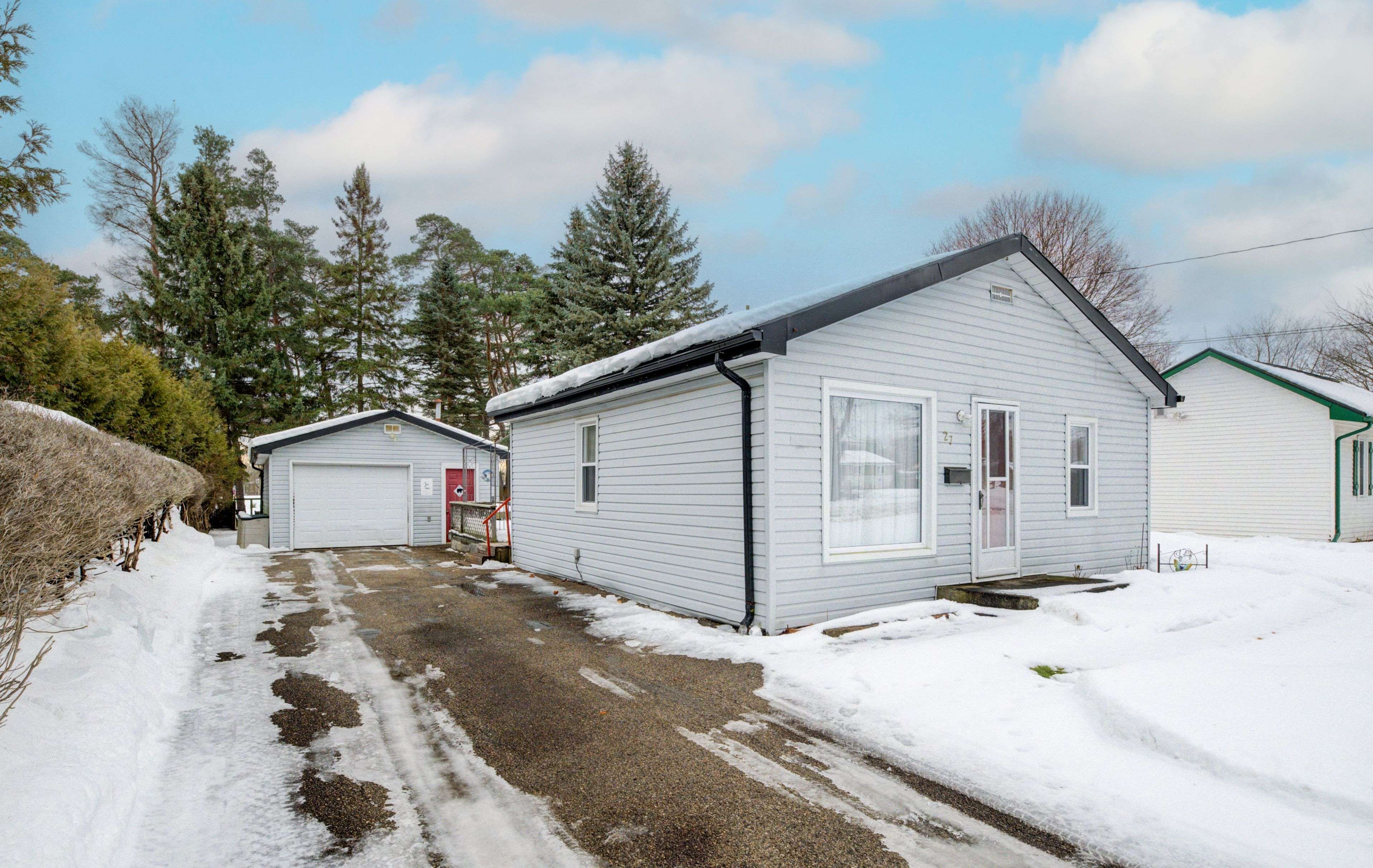 Norwich, ON N0J 1P0,27 North Court ST W