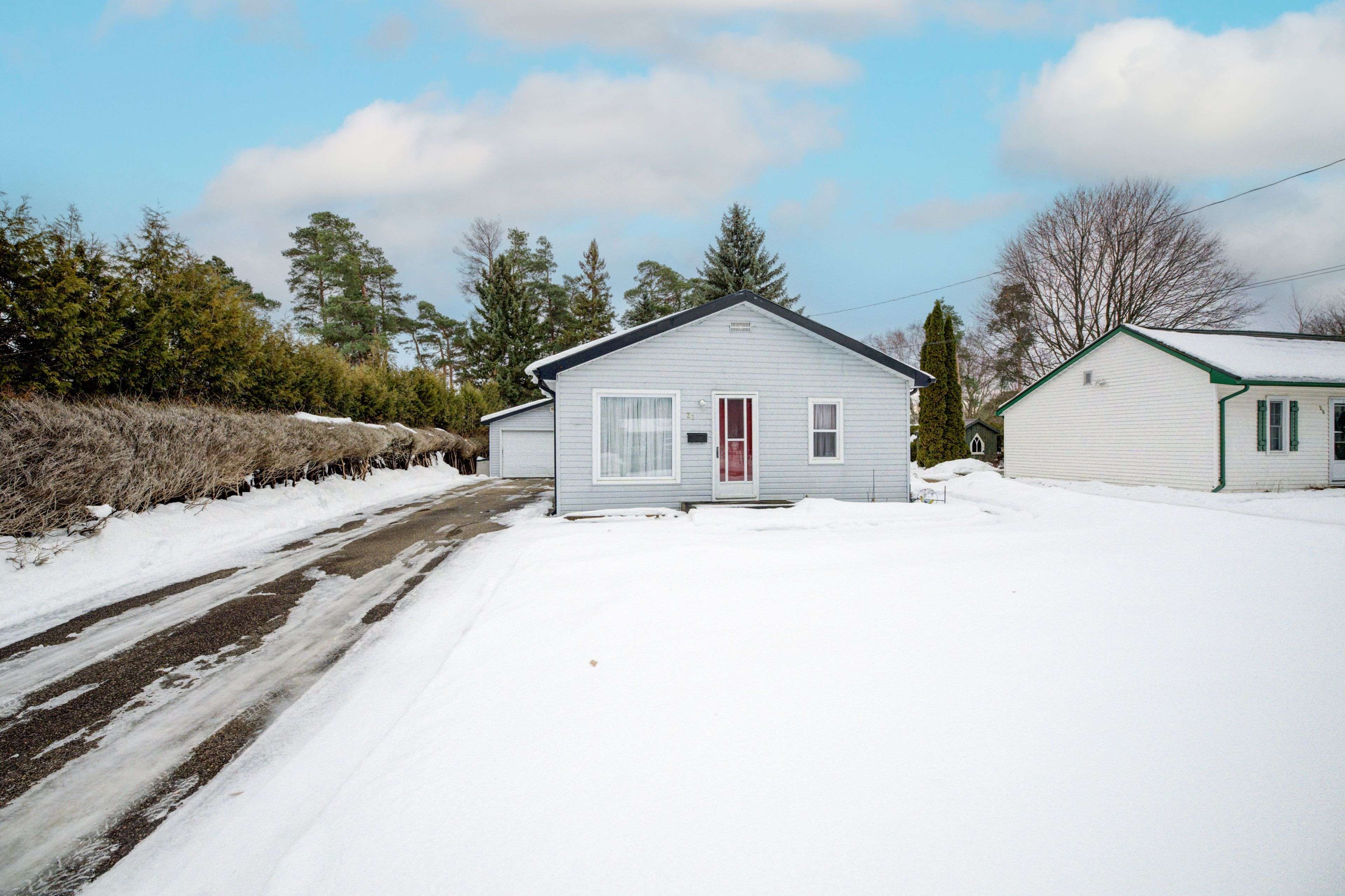 Norwich, ON N0J 1P0,27 North Court ST W