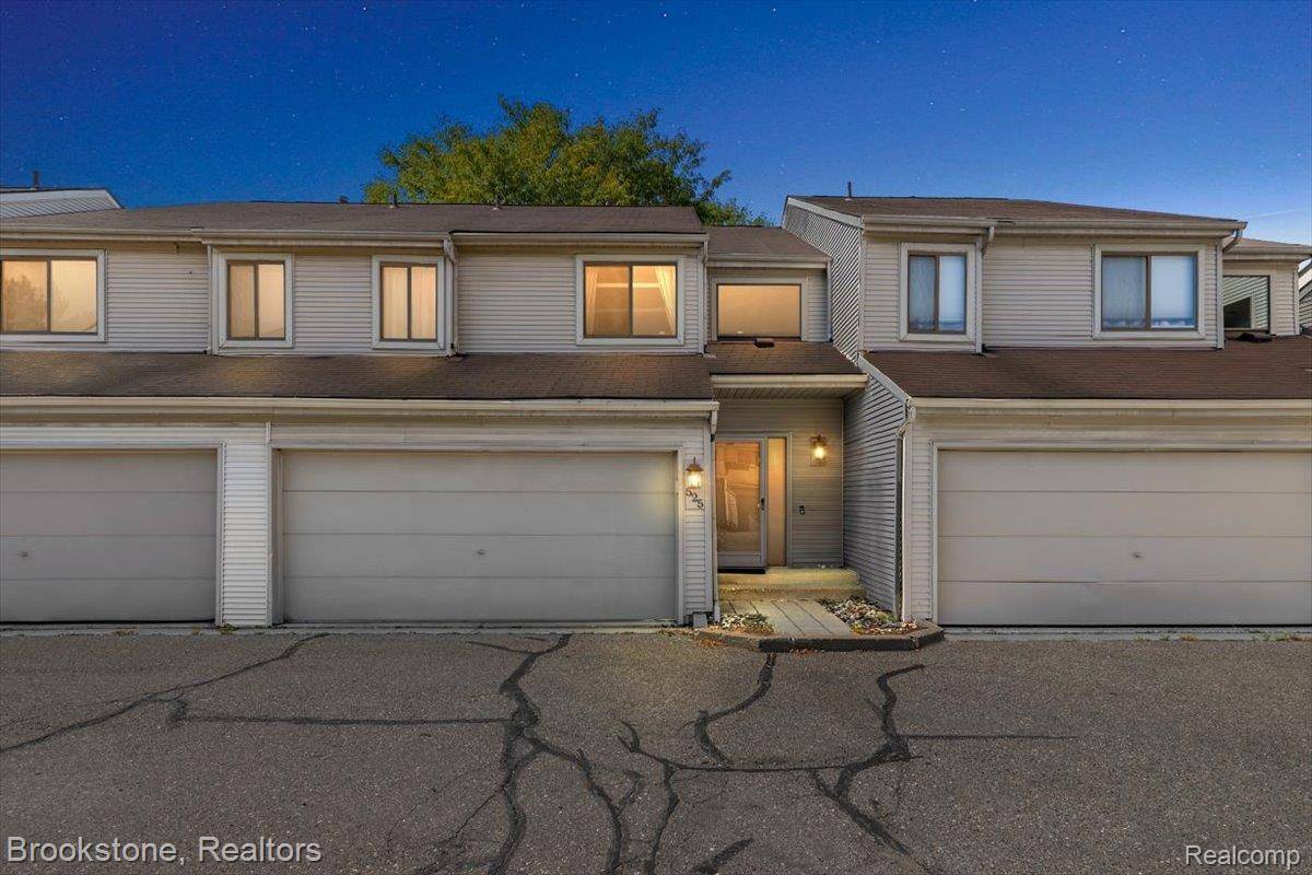 Rochester Hills, MI 48307,525 Oxford CT