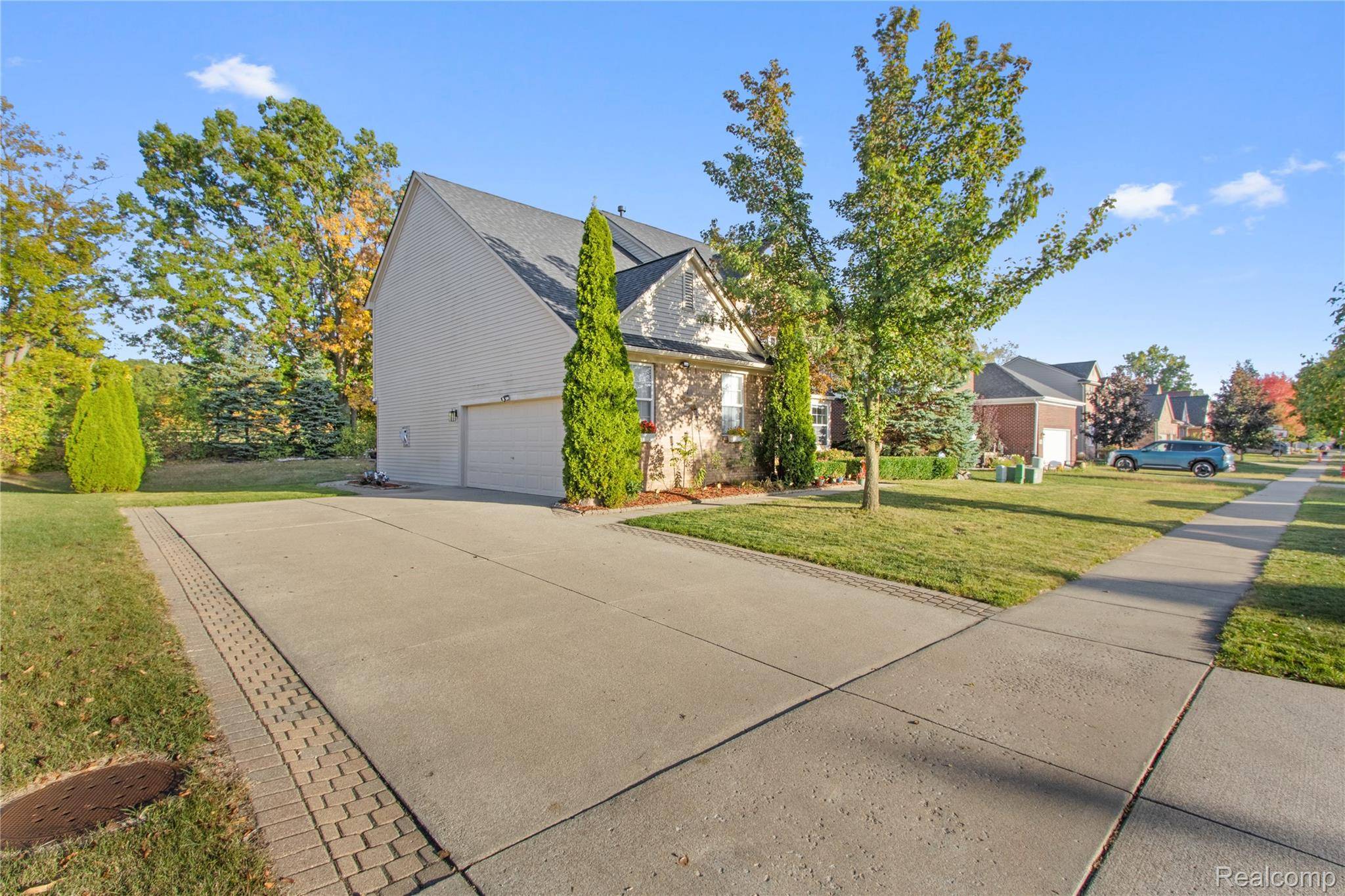 Rochester Hills, MI 48309,3226 Fantail DR