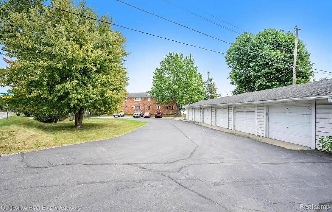 Waterford, MI 48327,5375 Cooley Lake RD #2