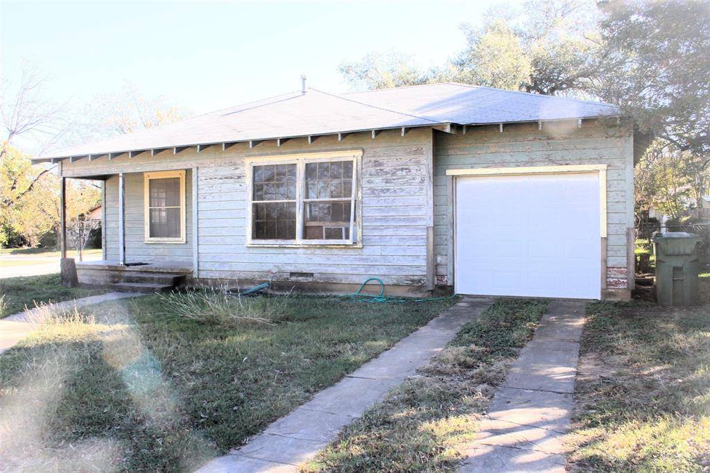 San Saba, TX 76877,1001 W Woodlawn Street