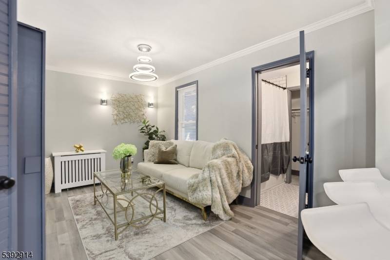 East Orange City, NJ 07018,328 Halsted St