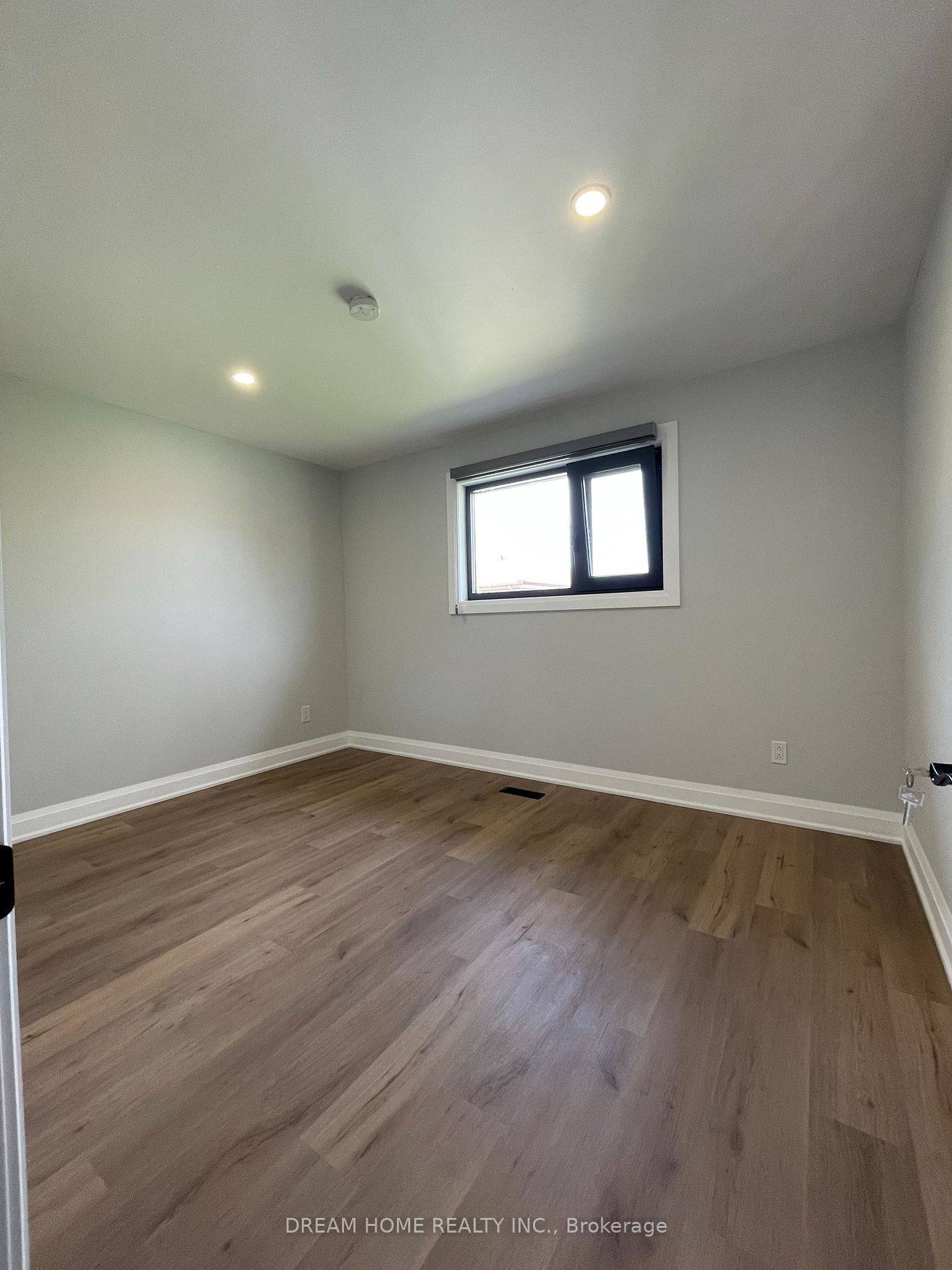 Toronto C15, ON M2J 3Z9,49 Ladner DR #Unit 2